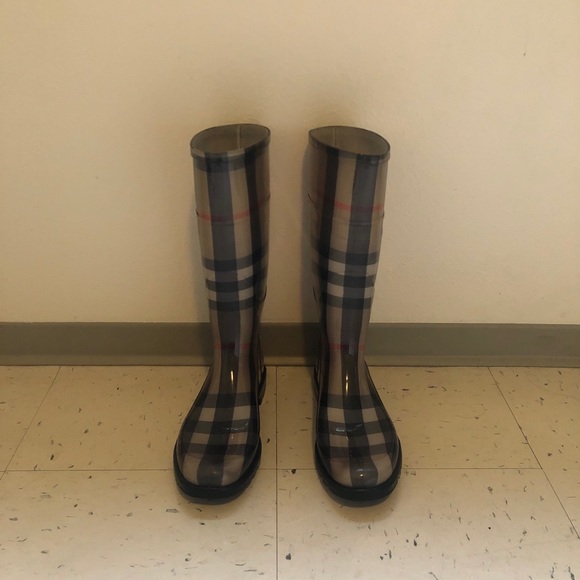Authentic Burberry rain boots size 38 - Picture 1 of 7